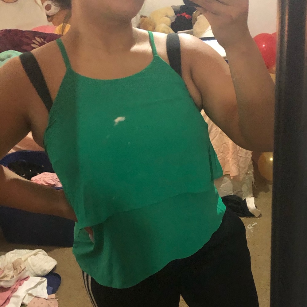 Green top - Picture 2 of 5